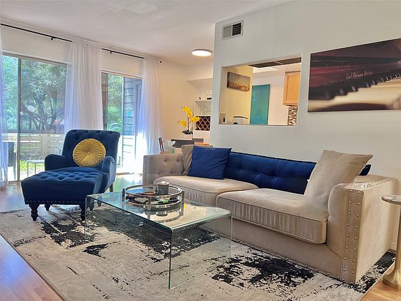 2nd image of 1304 Mariposa Dr APT 114