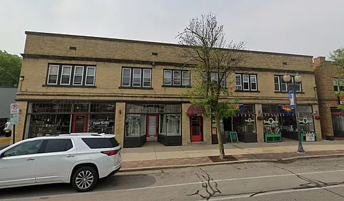 6417 W North Ave #203 Photo 1