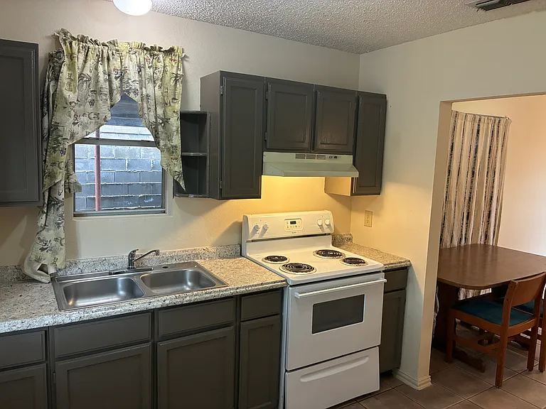 1219 Truman Ln — Photo 25