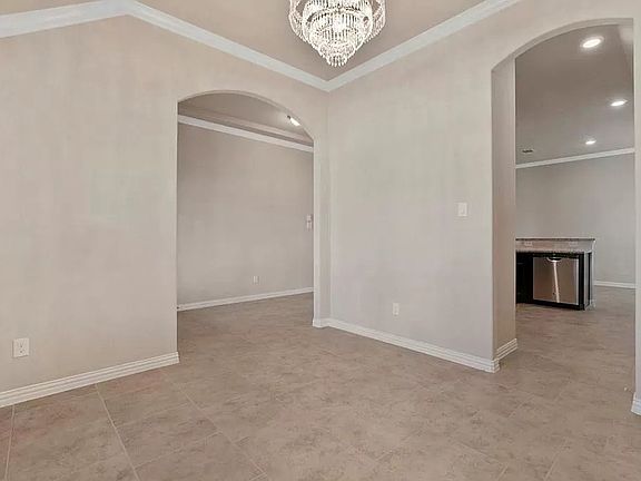 5th image of 158 Balfour Dr