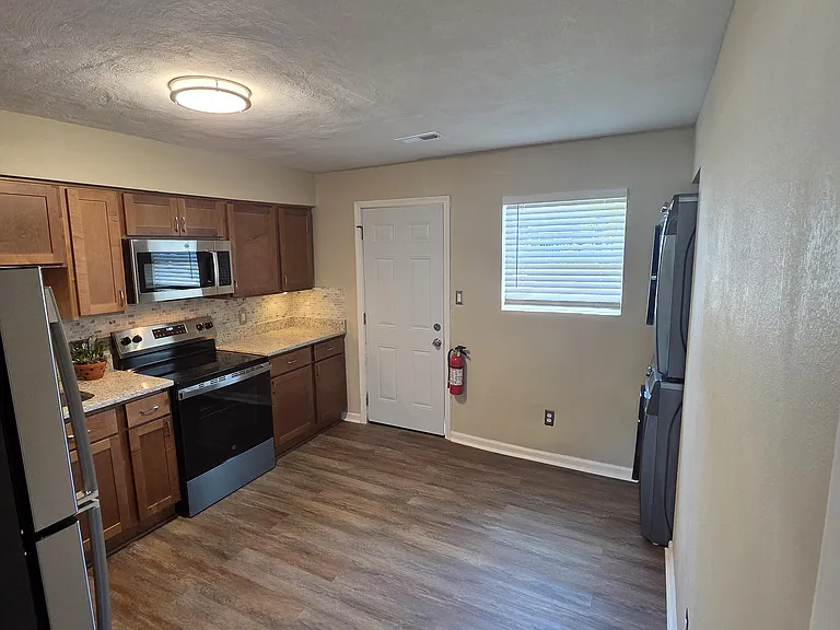 8110 Ransom Rd — Photo 2