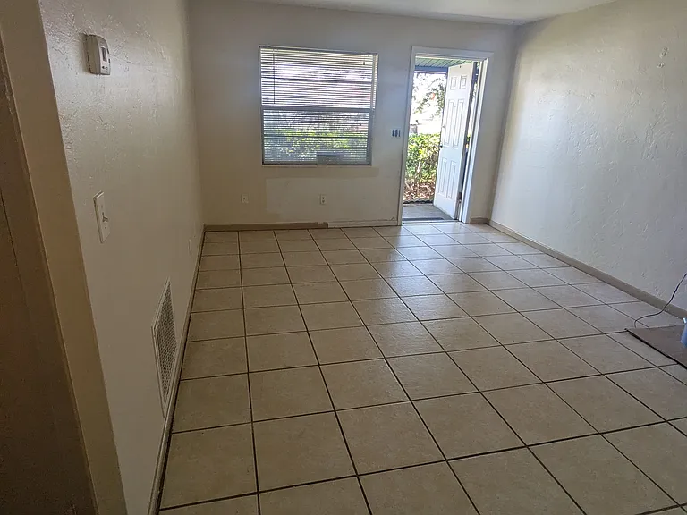 1062 Orienta Ave — Photo 3