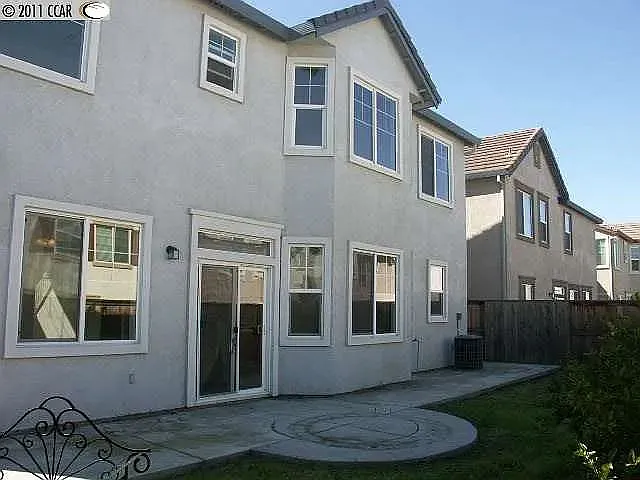 348 Foxglove St — Photo 3