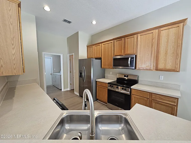 1616 Austin Ln — Photo 11