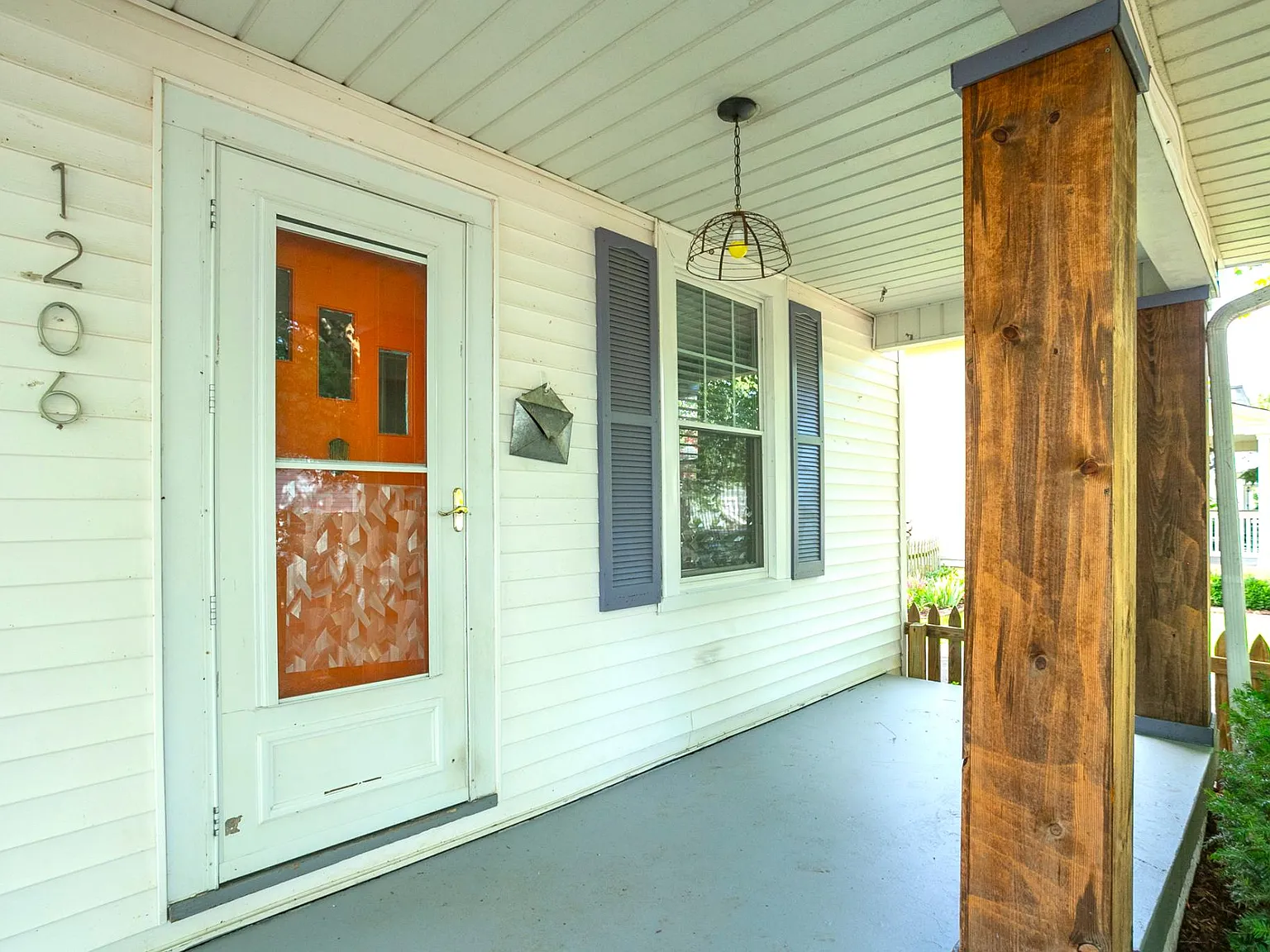 4 bed, 1140 sqft, $2,300 — Photo 2