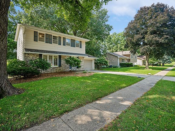 2nd image of 8666 Sunny Hill Dr