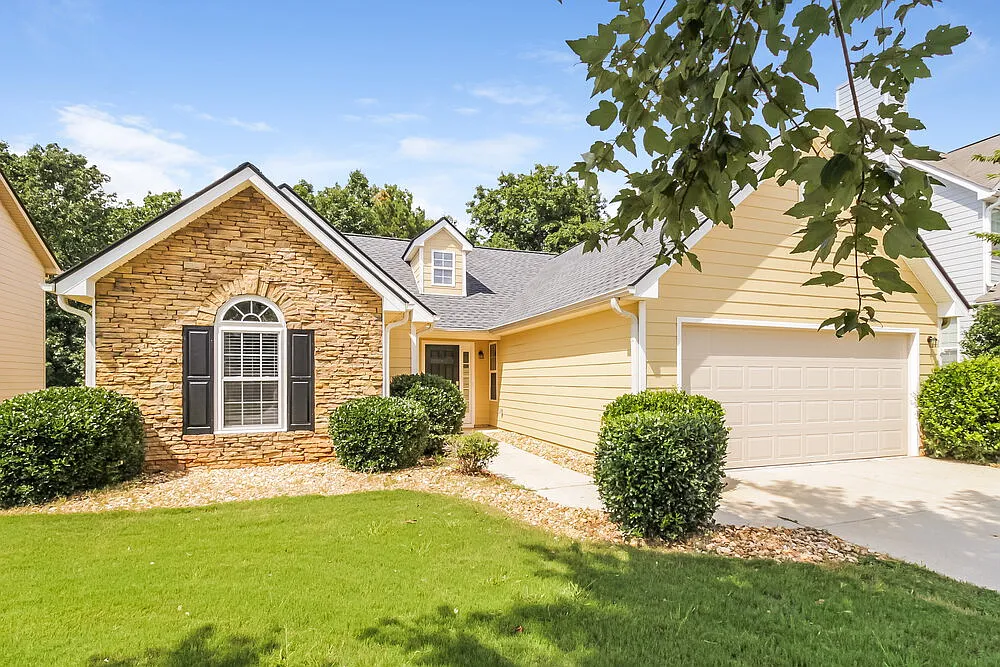 3 bed, 2.0 bath, 1382 sqft, $1,795 — Photo 3