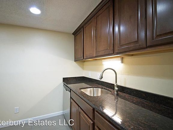3rd image of 317 Waterbury Ct