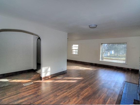 4th image of 2547 Gilbert Ave