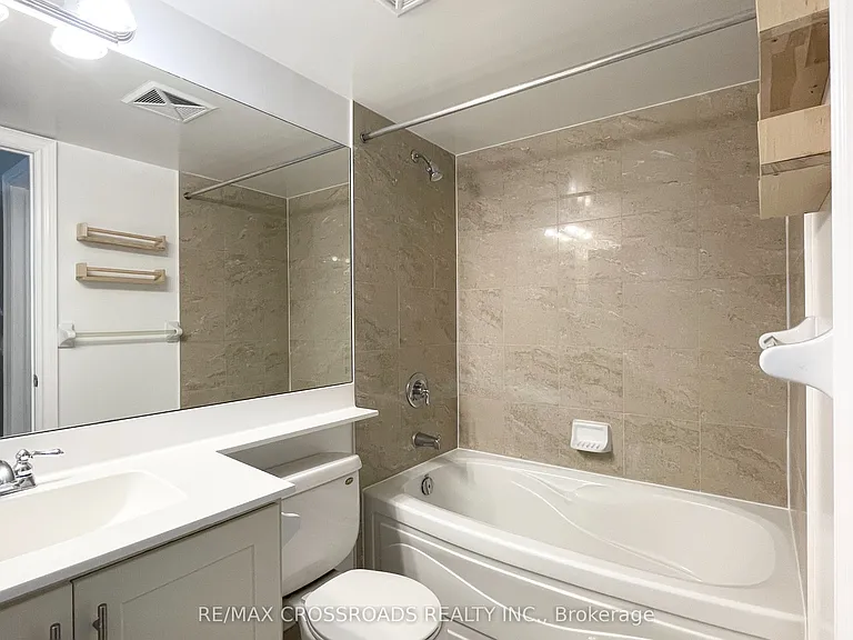25 Greenview Ave #2028 — Photo 16