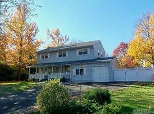 10 Shirley Ct, Commack, NY 11725