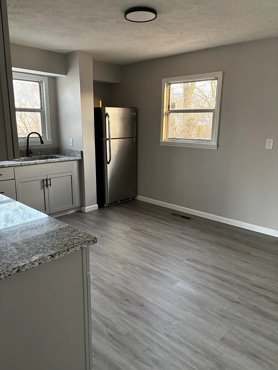 Building Photo - 4576 Live Oak Dr