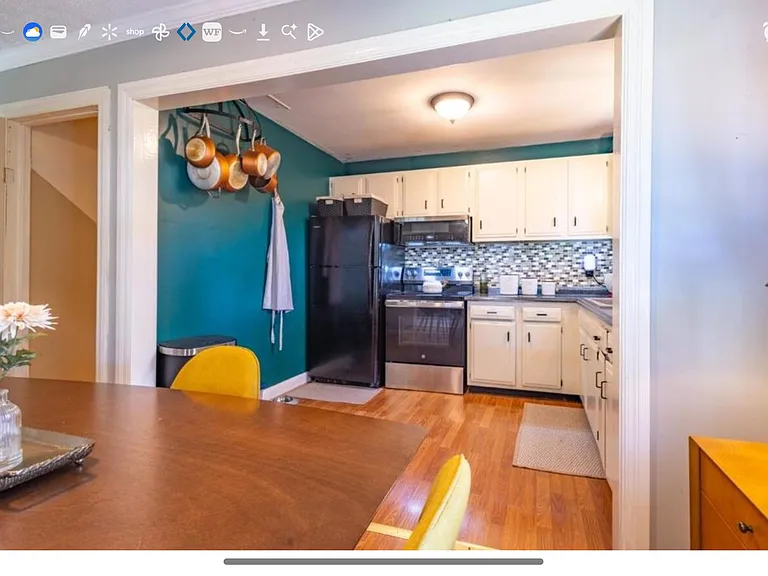 2705 E Grove St — Photo 4