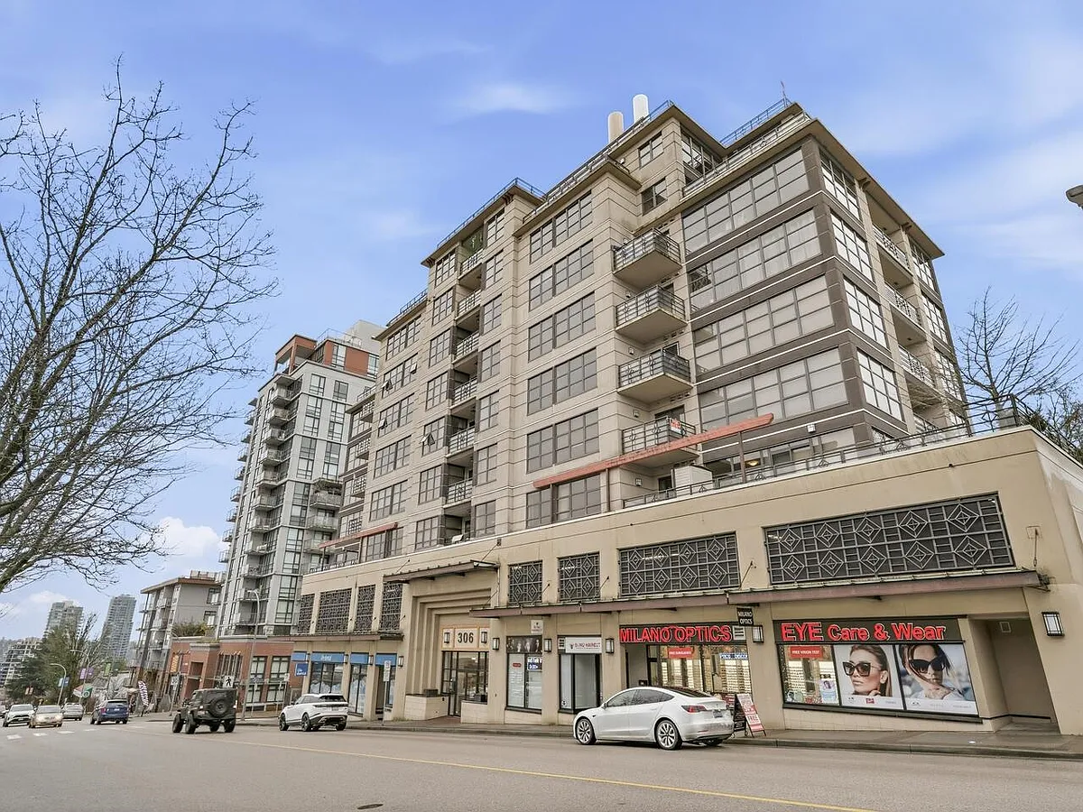 Building Photo - 306 6th St #605