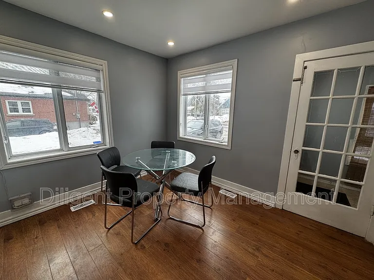 492 King George St #1 — Photo 8