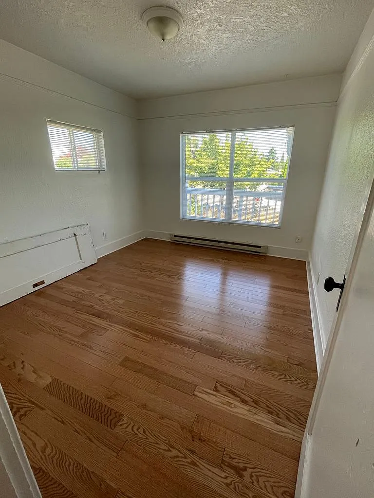 NE 80th Ave, Portland — Photo 3
