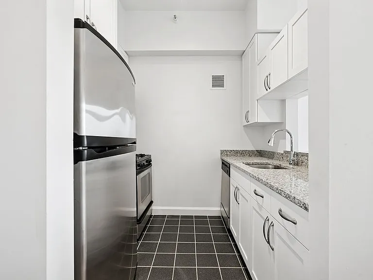 360 W 43rd St #S23A — Photo 5