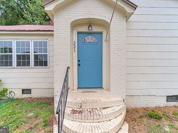3rd image of 221 Edwards St