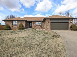 1405 Windsor Ct, Nixa, MO 65714