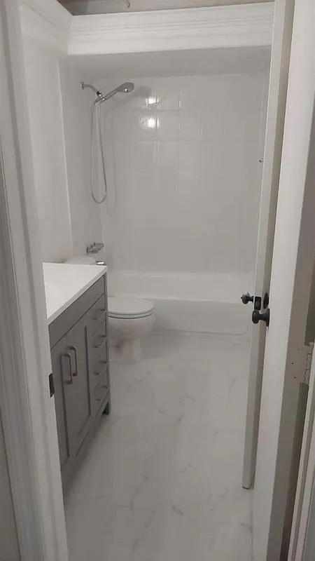 2 bed, 1.5 bath, 1000 sqft, $2,100 — Photo 2