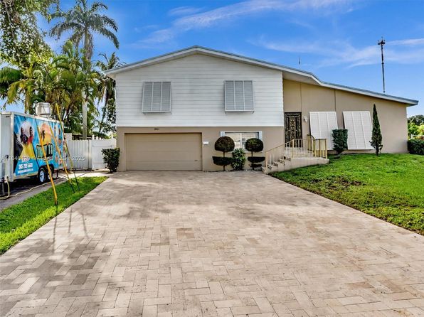 3917 E Lake Pl