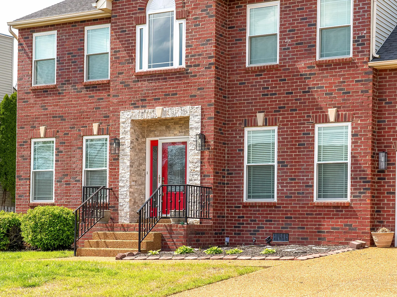 4 bed, 2.5 bath, 2771 sqft, $2,800 — Photo 4