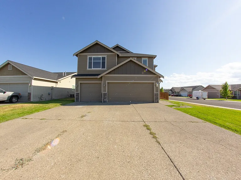 210 W Hailey Ct — Photo 1
