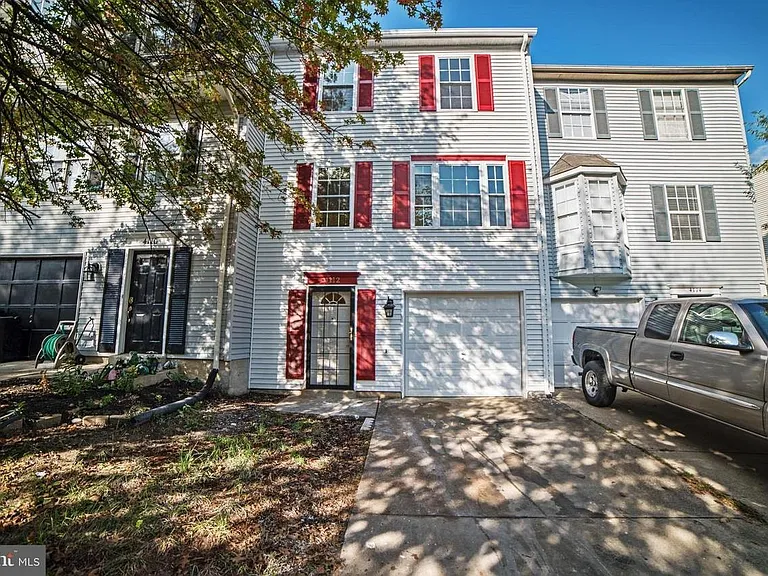 4112 Silver Park Ter — Photo 1