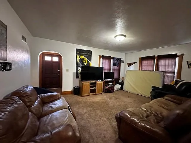3 bed, 1800 sqft, $2,800 — Photo 3