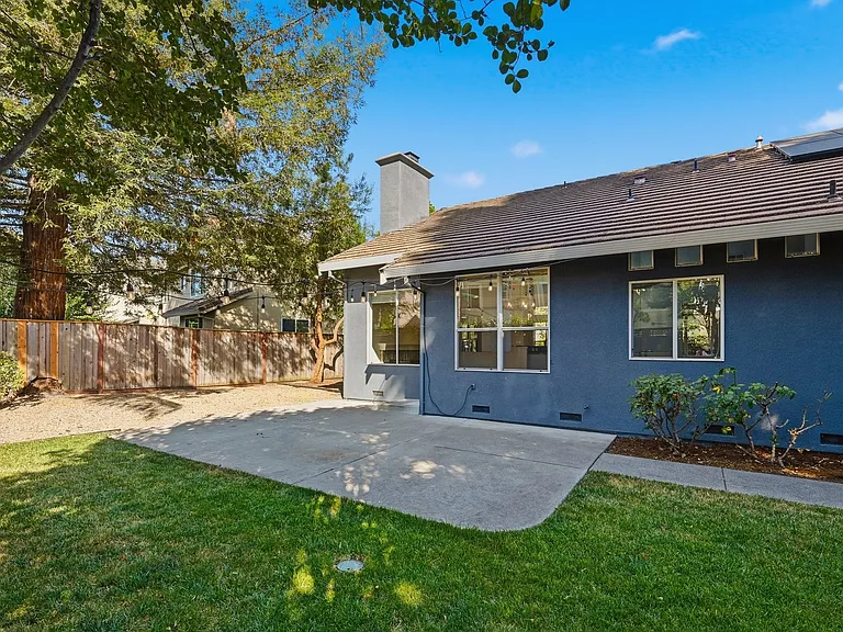 1439 Gordon Dr — Photo 45