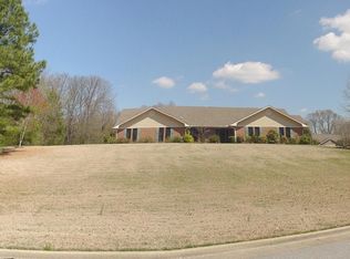 3983 Old Towne Cir, Tupelo, MS 38804