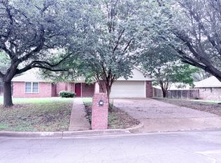105 Cross Country Dr, Hewitt, TX 76643