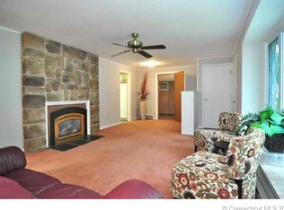 39 Cottage Grove Cir, Bloomfield, CT 06002