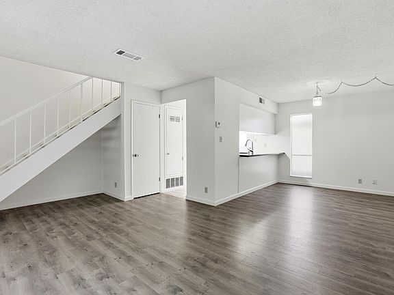 4th image of 67 Roundtree Boulevard