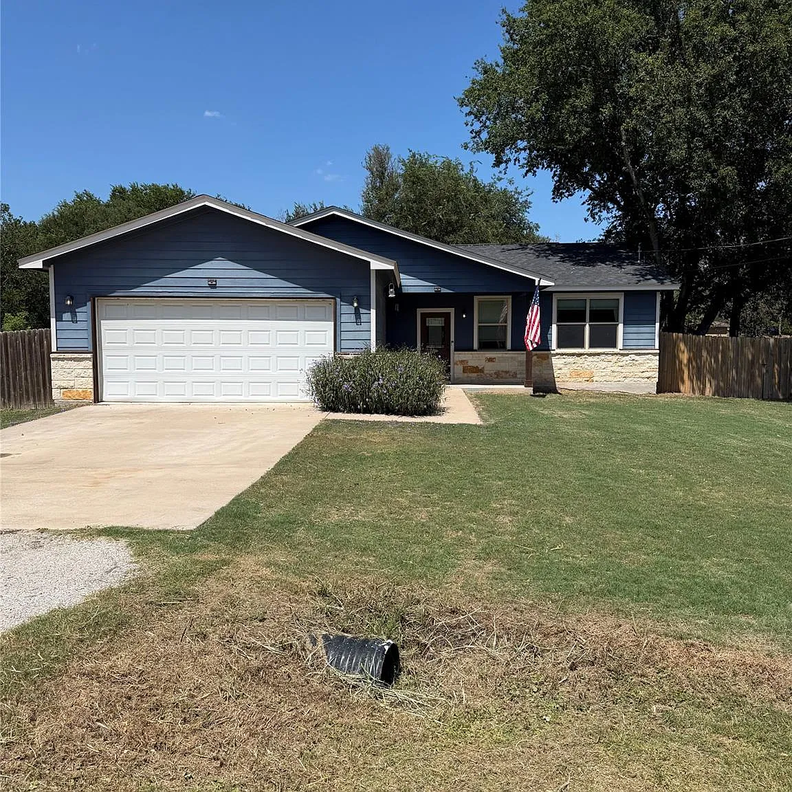 3 bed, 2.0 bath, 1430 sqft, $2,299 — Photo 1
