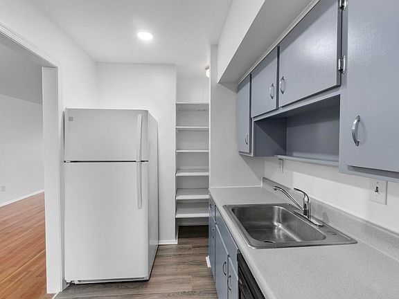 5th image of 133 Hessian Hills Cir APT 1