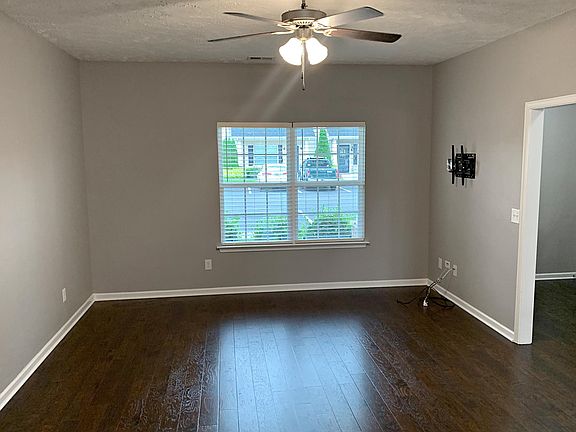 5th image of 2351 New Holland Cir