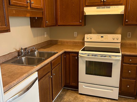 3rd image of 137 Darby Woods Ct