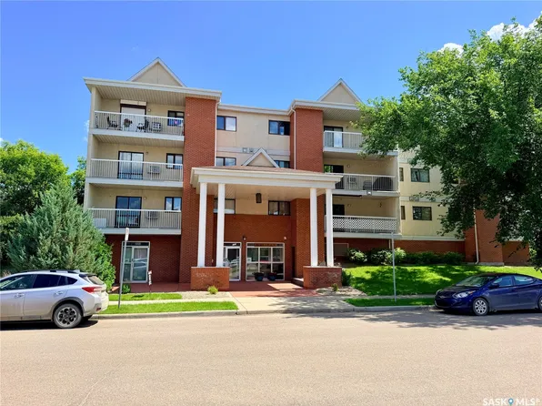1002 108th Street #205, North Battleford, SK S9A 2A9