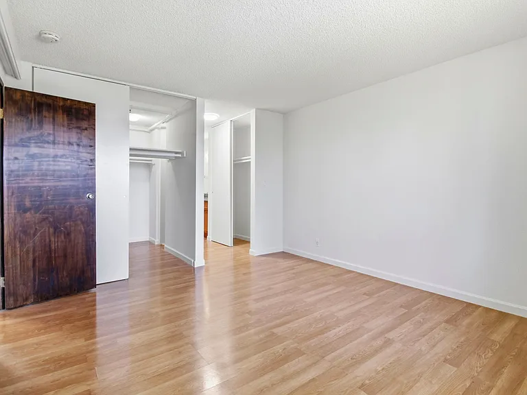 303 Philip Dr — Photo 16
