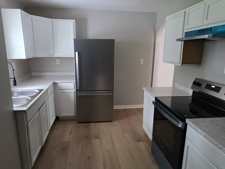 3413 Roanoke Ave — Photo 4