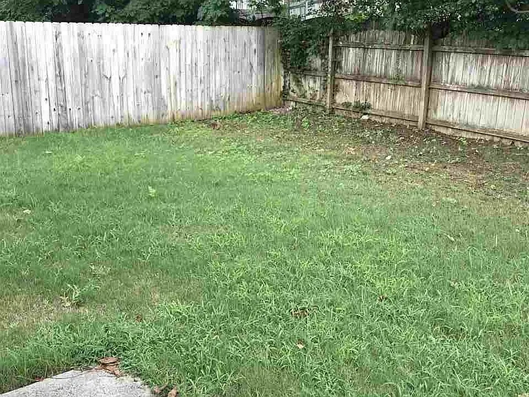 110 Bridgeway Ln — Photo 16