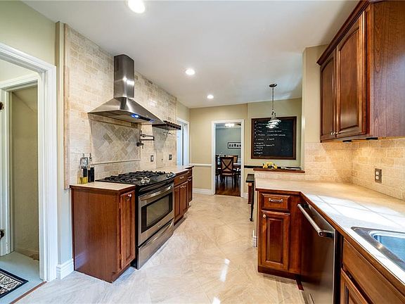 2nd image of 17414 Lomond Blvd