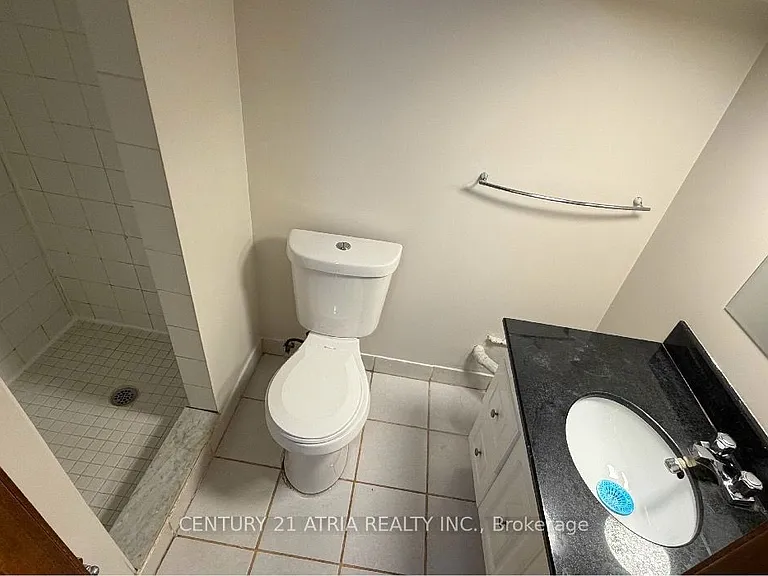 65 Newlin Cres #REAR GROUND FLR — Photo 12