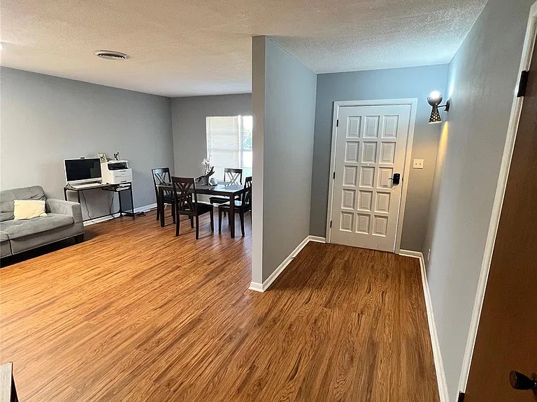 213 S FM 1660 — Photo 5