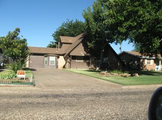 1405 Ennis St, Plainview, TX 79072