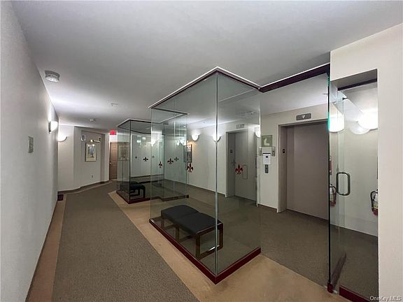 3rd image of 305 Sutton Dr #305