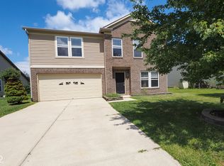 558 Streamside Dr, Greenfield, IN