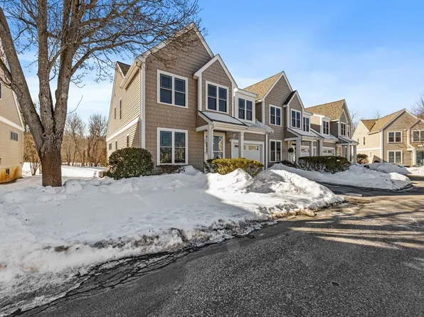 22 Barker Square Dr Unit 22, Pembroke, MA 02359