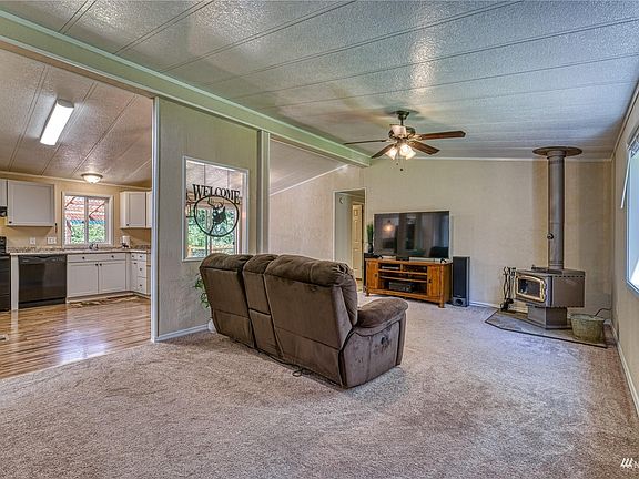 5th image of 905 Griffiths Ln W